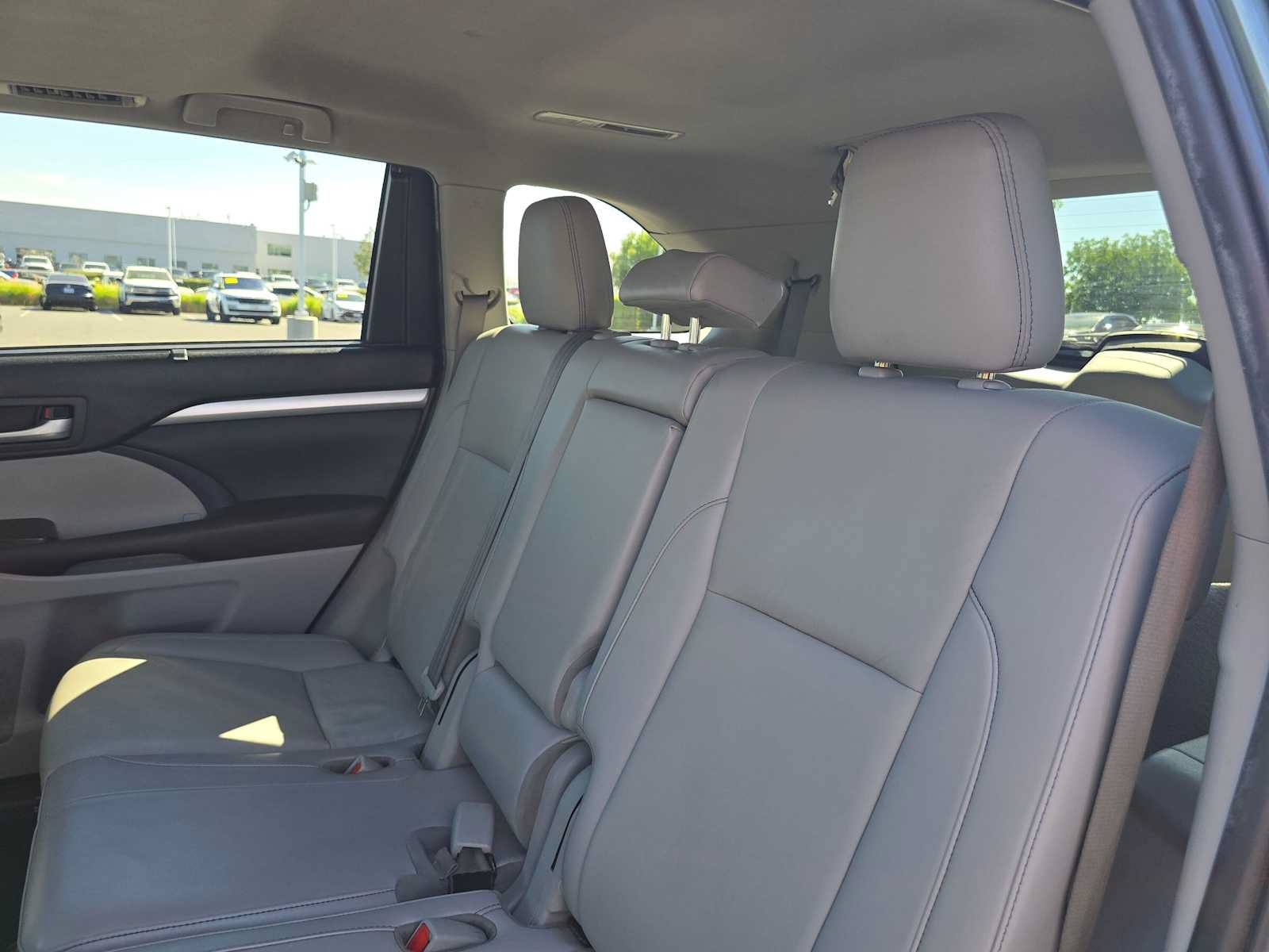 Certified 2019 Toyota Highlander XLE w/ Carpet Mat Package (TMS) AWD/4WD image 19