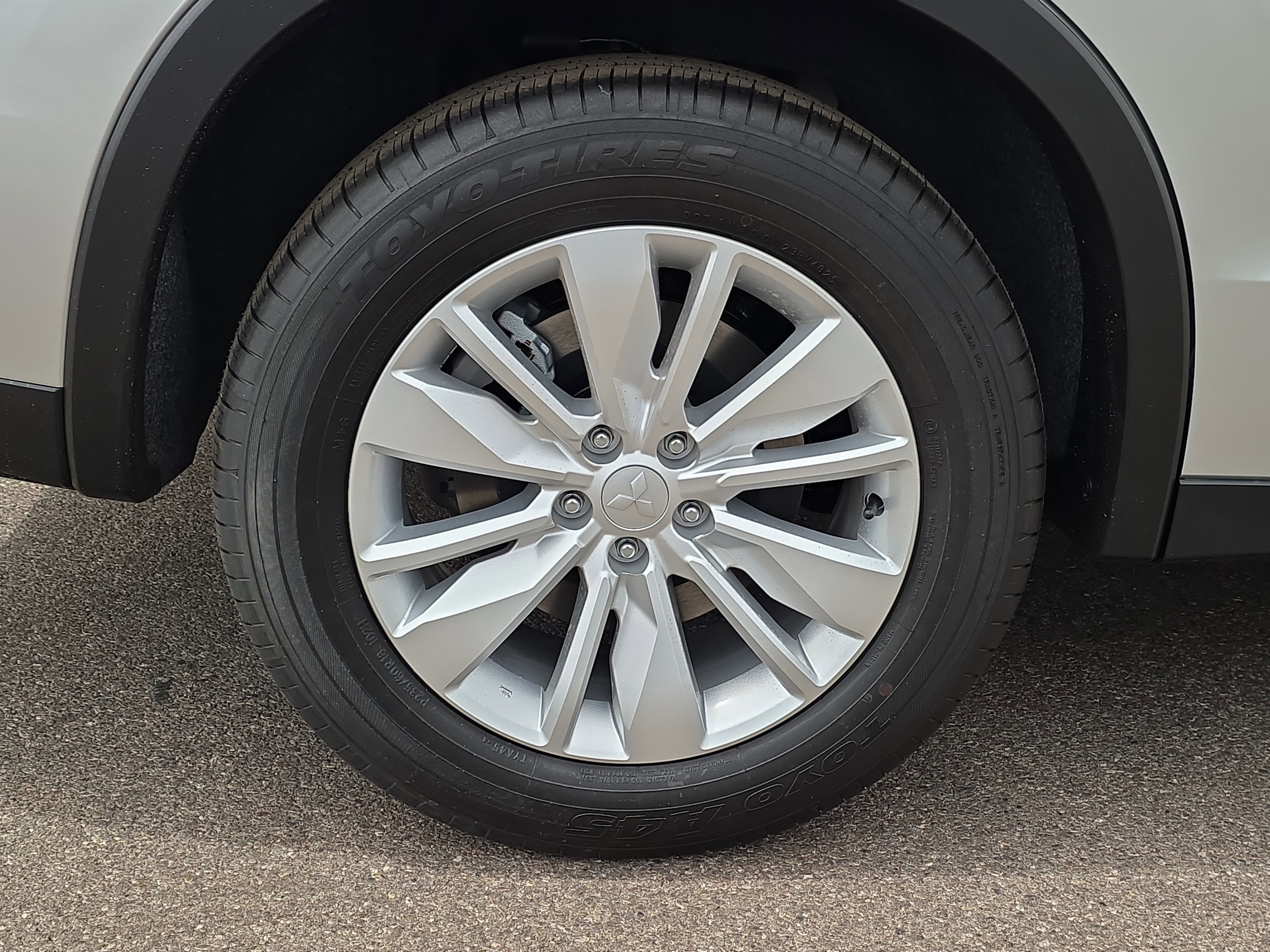New 2026 Mitsubishi Outlander ES FWD image 8