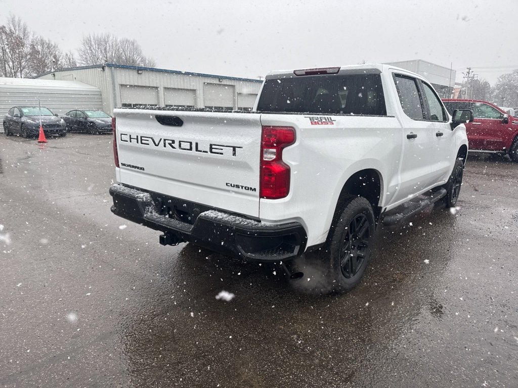 Used 2025 Chevrolet Silverado 1500 Custom Trail Boss w/ Turbomax Blackout Package image 3