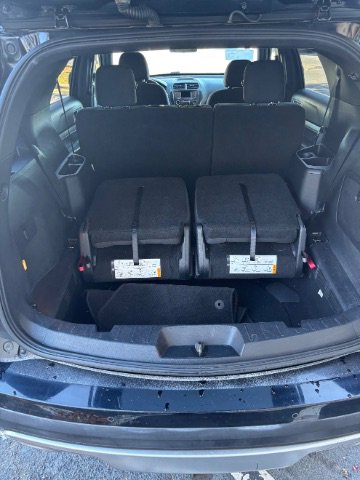 Used 2017 Ford Explorer XLT image 7