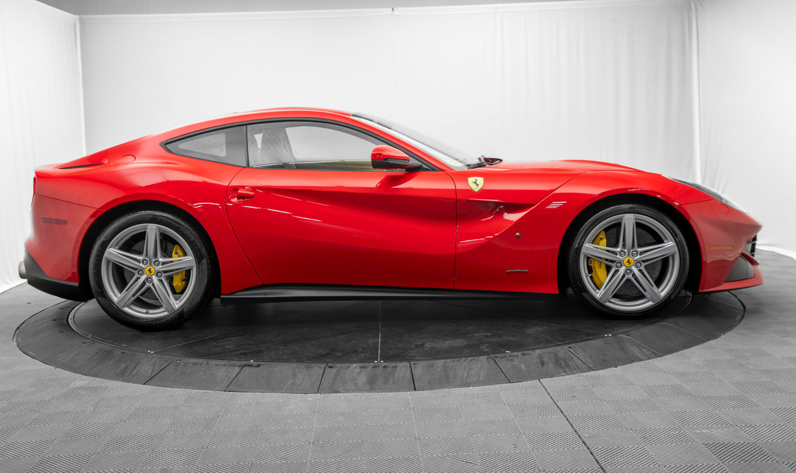 Used 2016 Ferrari F12 Berlinetta RWD image 8