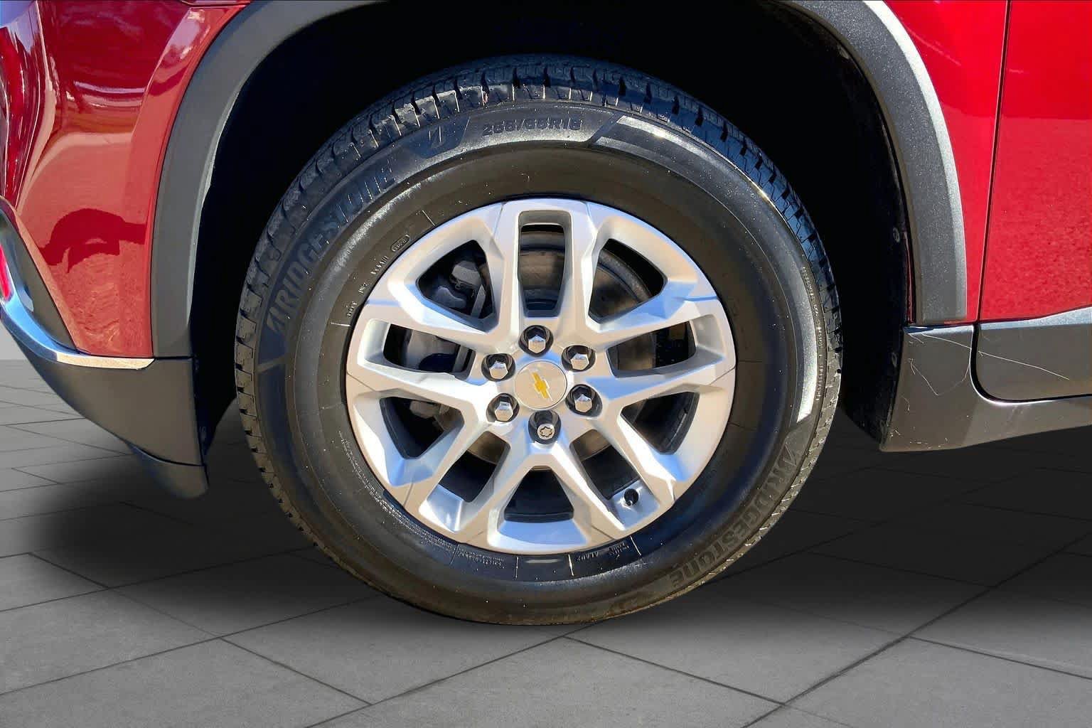 Used 2019 Chevrolet Traverse LT FWD image 11