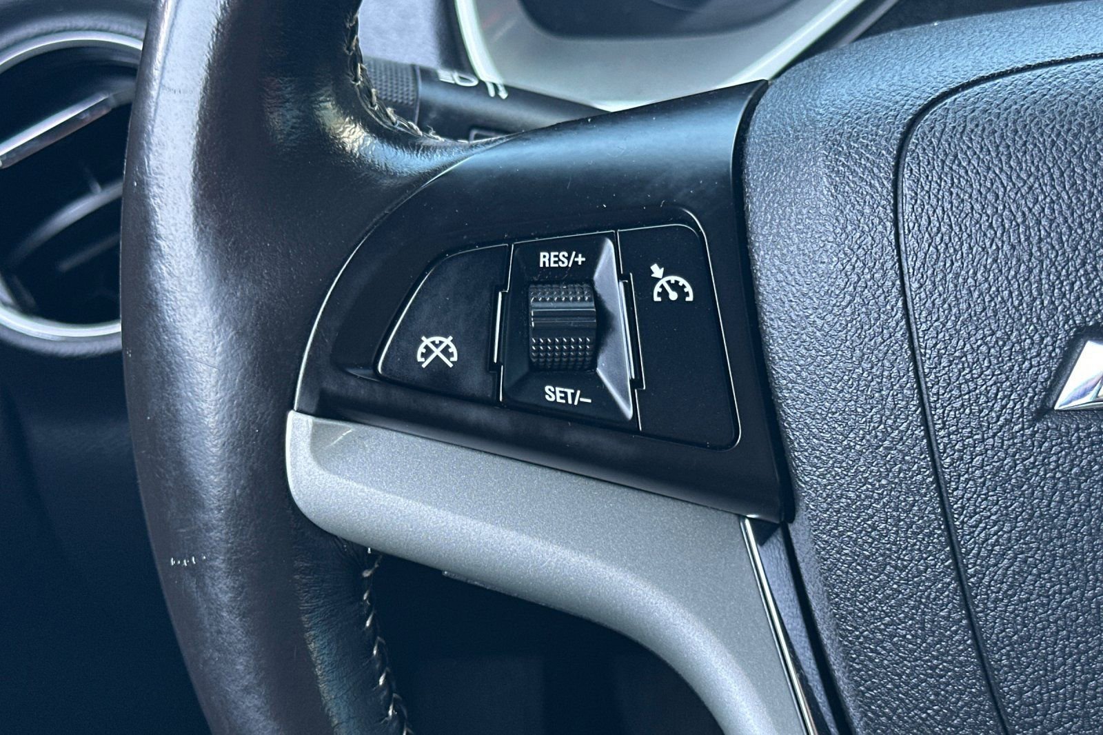 Used 2015 Chevrolet Camaro LT RWD image 22