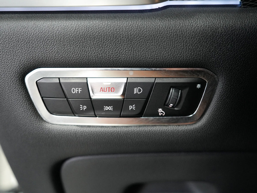 Used 2023 BMW X6 xDrive40i w/ M Sport Package AWD/4WD image 24