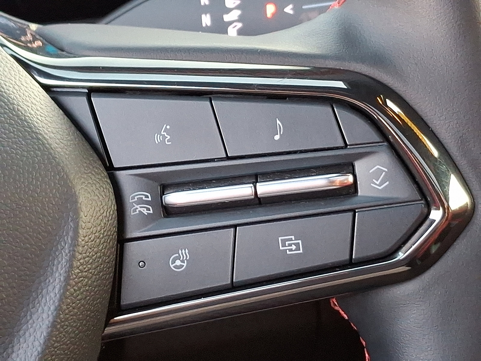 Used 2024 Chevrolet Equinox EV RS image 23