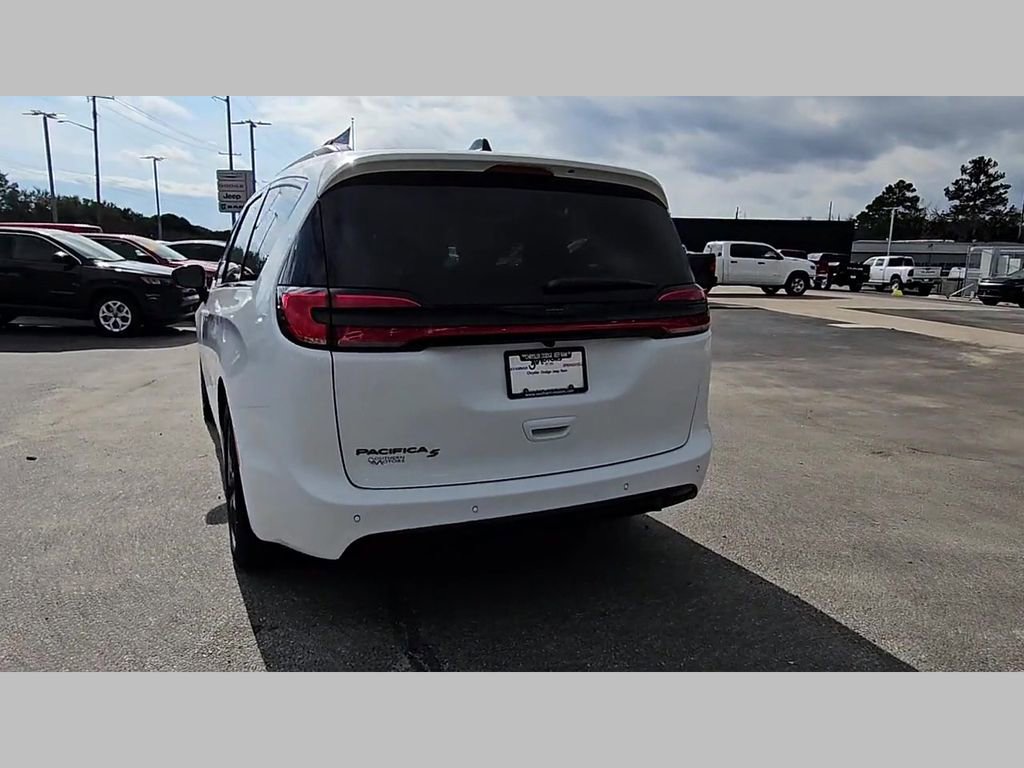 New 2026 Chrysler Pacifica Select w/ S Appearance Package FWD image 30