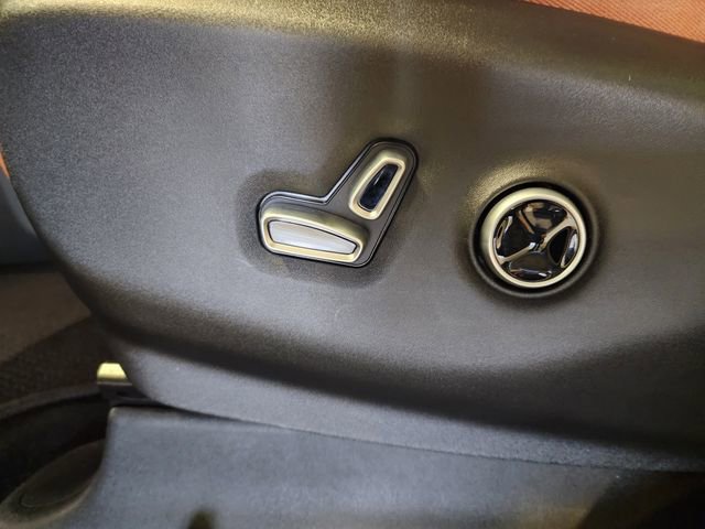 Used 2025 Chrysler Pacifica Pinnacle FWD image 14