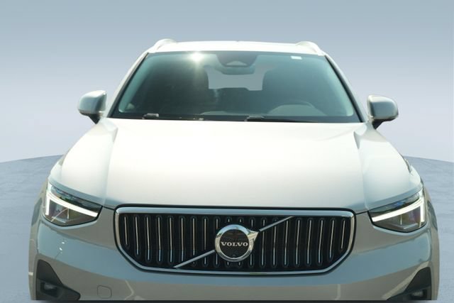 Used 2025 Volvo XC40 B5 Plus AWD/4WD image 41