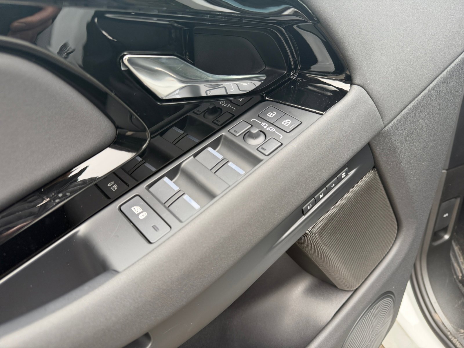 New 2026 Land Rover Range Rover Evoque Dynamic SE image 13