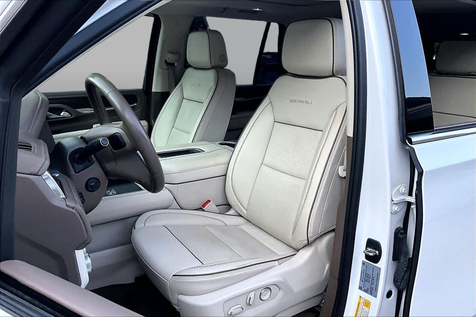 Used 2023 GMC Yukon Denali w/ LPO, Floor Liner Package AWD/4WD image 8