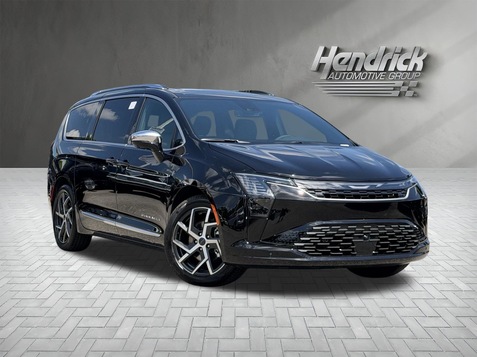 New 2027 Chrysler Pacifica Pinnacle w/ Theater Group FWD image 2