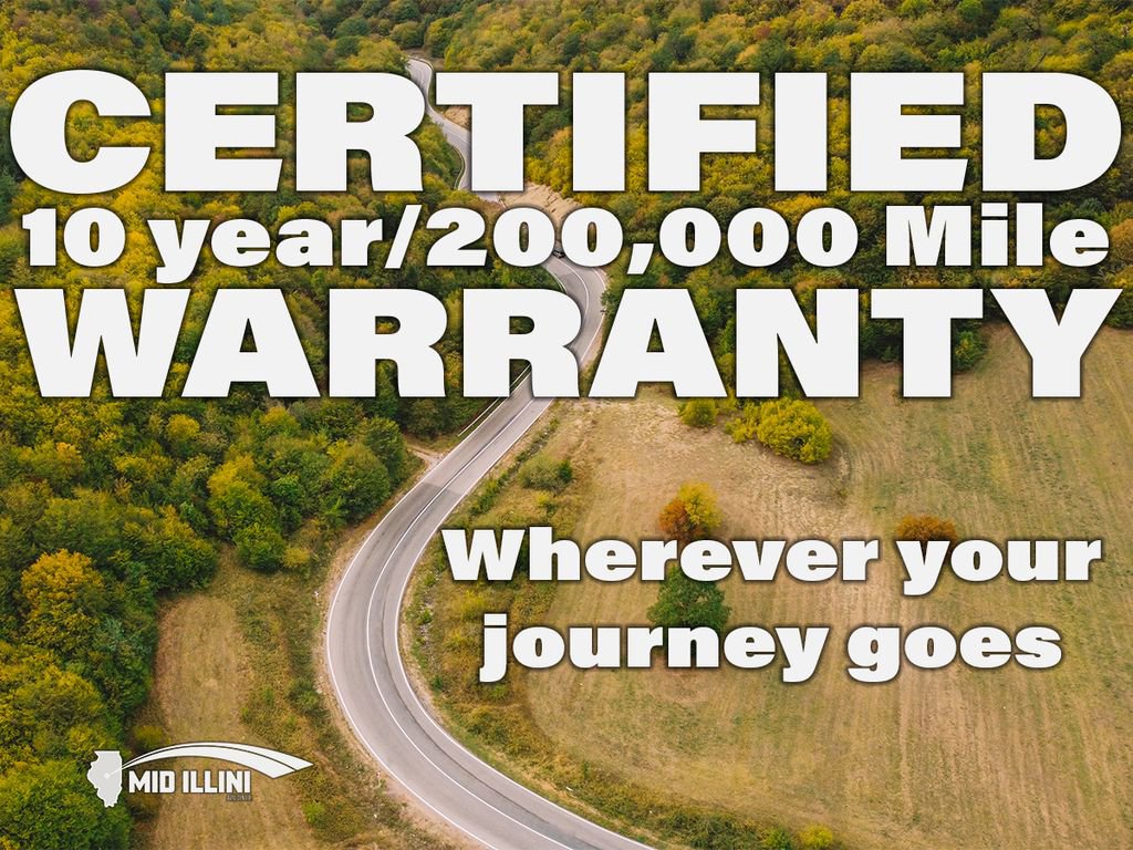 Used 2022 Mitsubishi Outlander SE image 2