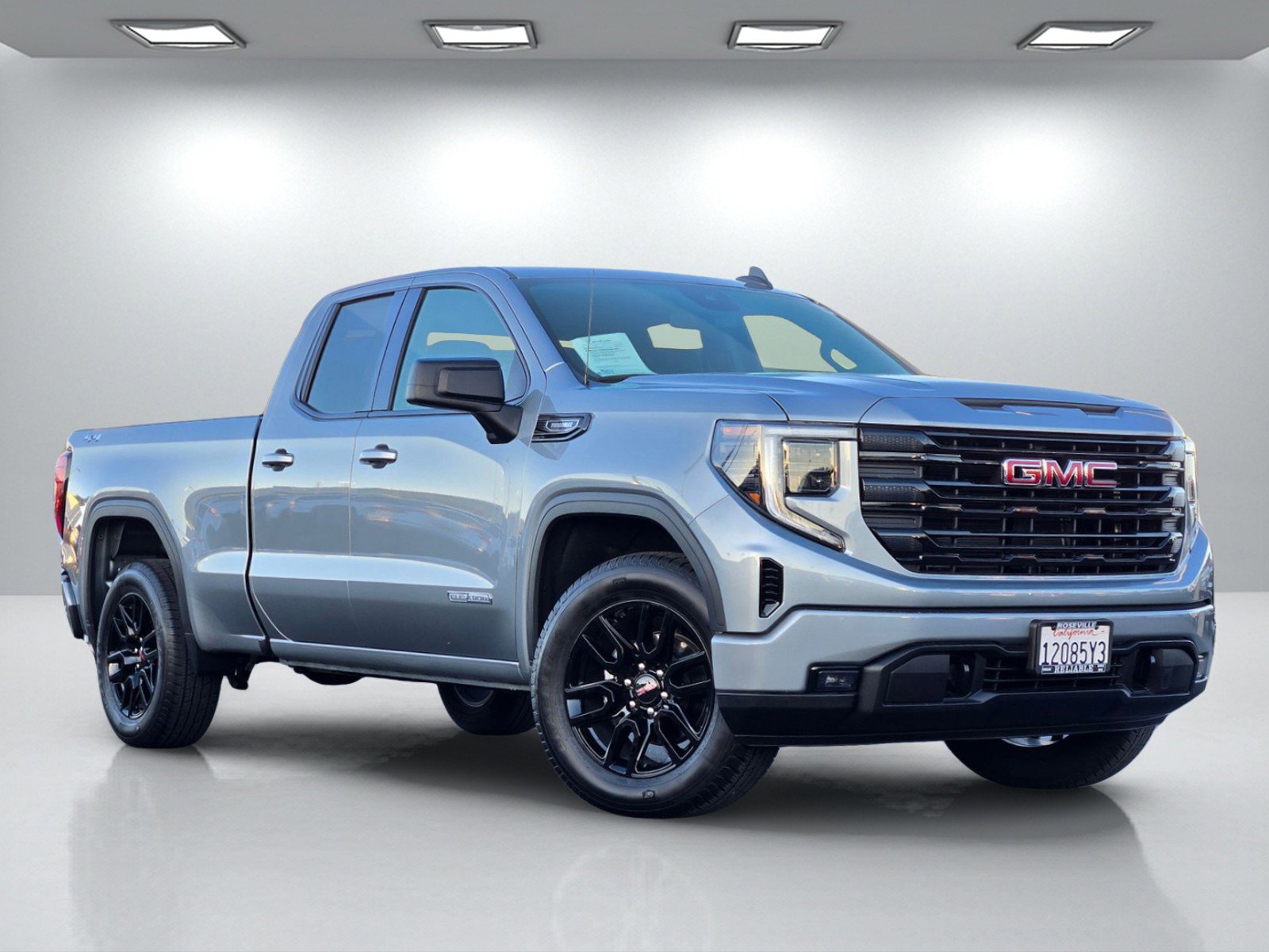 Used 2025 GMC Sierra 1500 Elevation image 1
