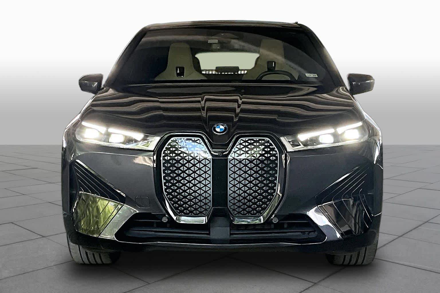 Used 2024 BMW iX xDrive50 w/ Premium Package AWD/4WD image 3