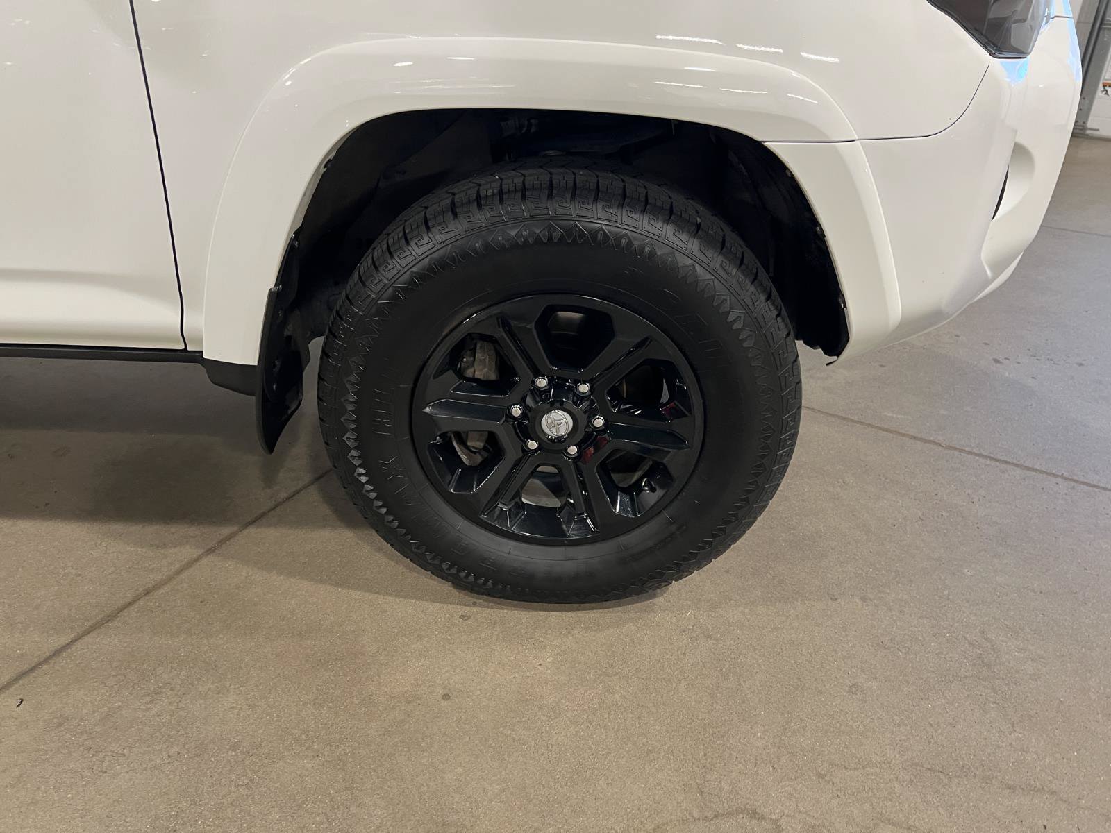 Used 2022 Toyota 4Runner SR5 AWD/4WD image 39