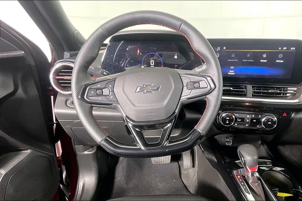 Used 2025 Chevrolet Trax RS w/ Sunroof Package FWD image 6