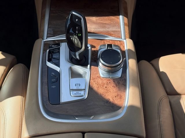 Used 2018 BMW 750i RWD image 45