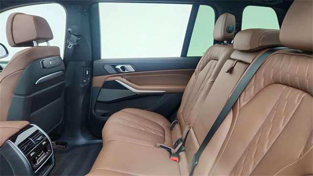 Used 2025 BMW X7 M60i image 32