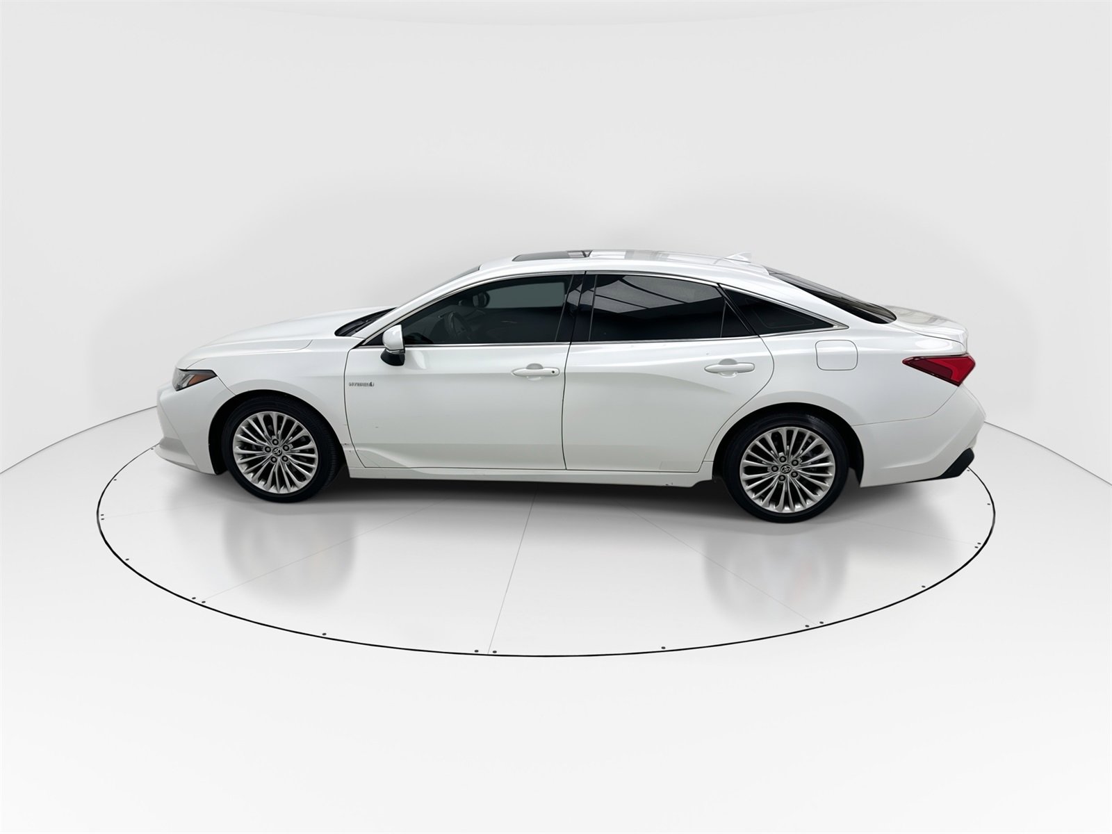 Used 2020 Toyota Avalon Limited image 5