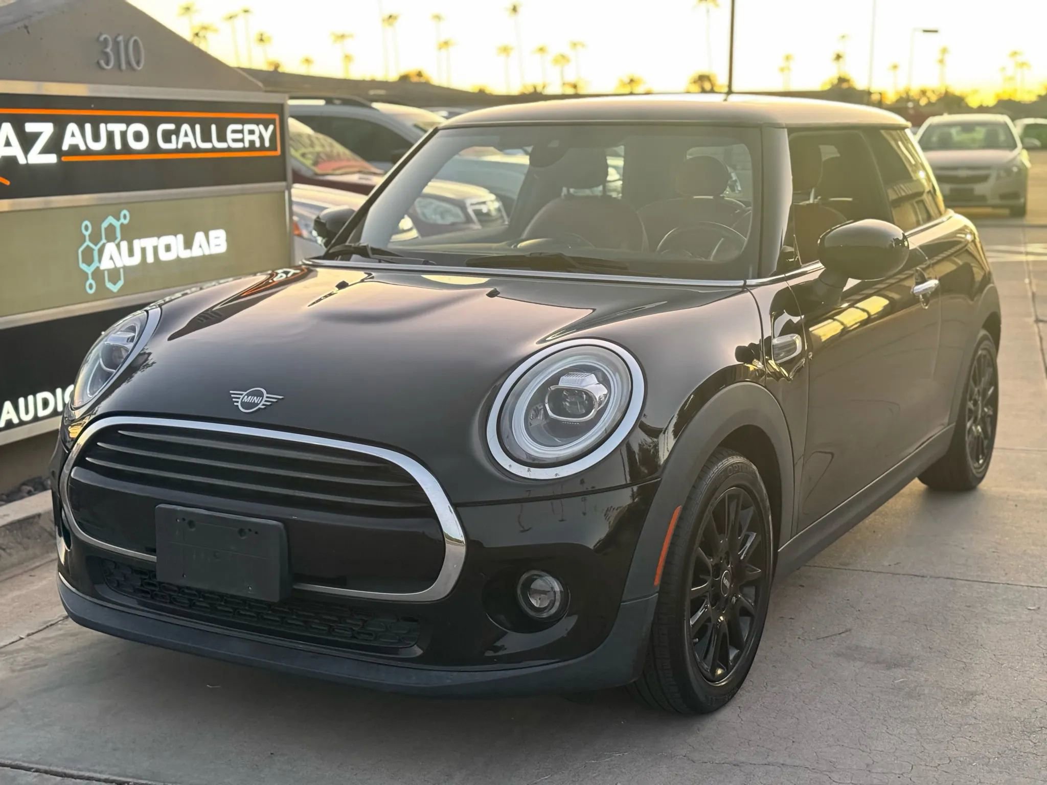 Used 2021 MINI Cooper 2-Door Hardtop w/ Signature Upholstery Package image 2