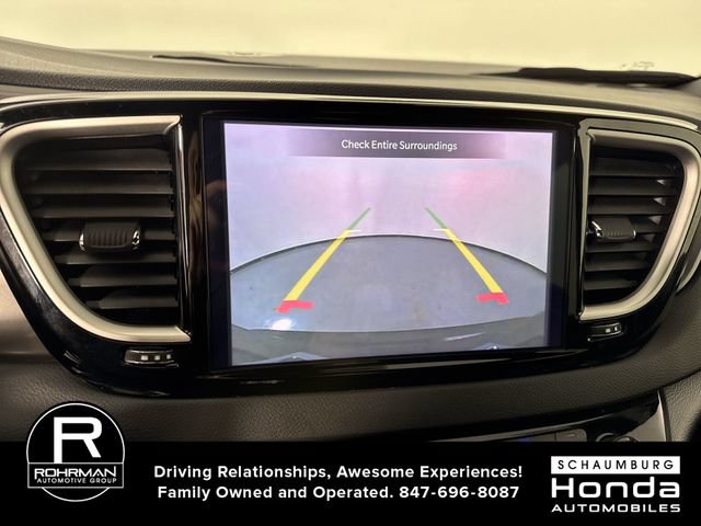 Used 2025 Chrysler Pacifica Select FWD image 8