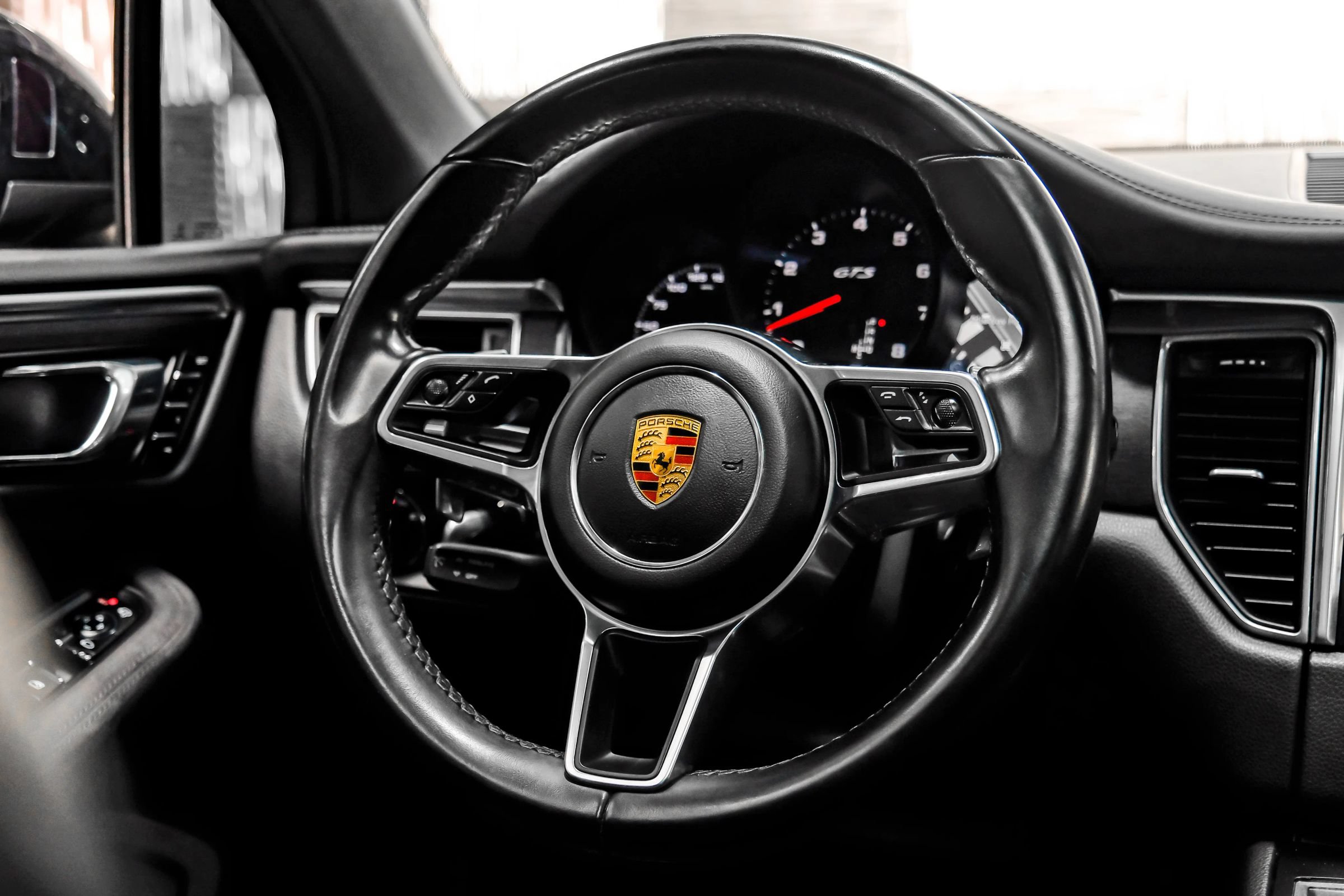 Used 2017 Porsche Macan GTS AWD/4WD image 15
