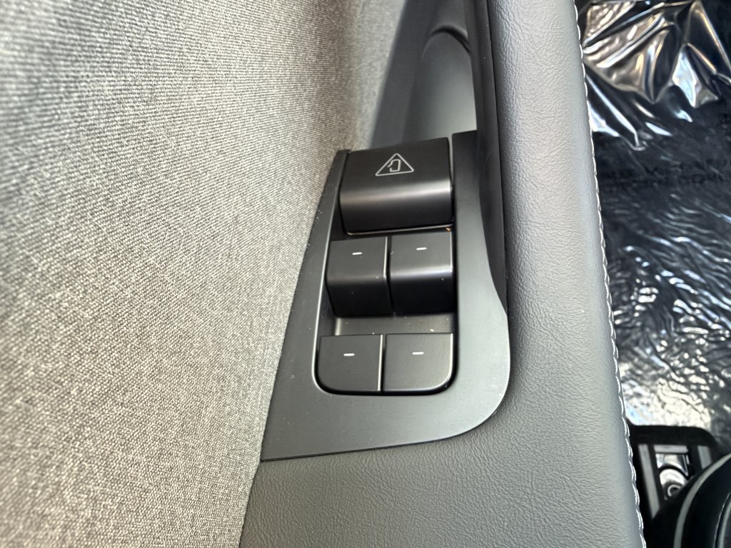 Used 2026 Tesla Model Y 2WD image 33