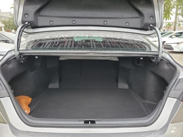 Used 2025 Toyota Camry SE FWD image 5