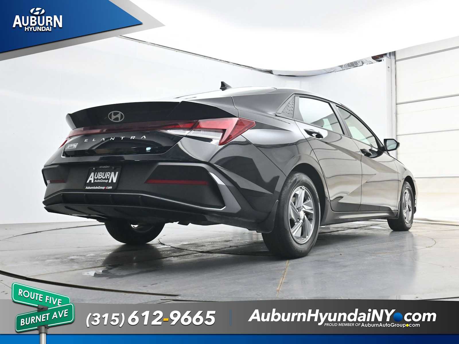 Used 2024 Hyundai Elantra SE FWD image 21