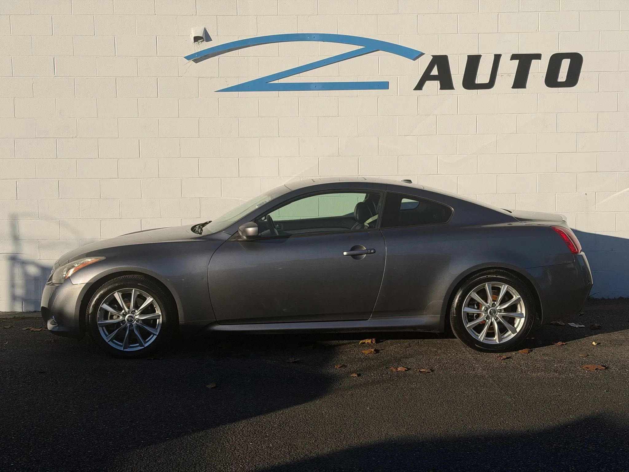 Used 2011 INFINITI G37 Journey w/ Premium Pkg image 3