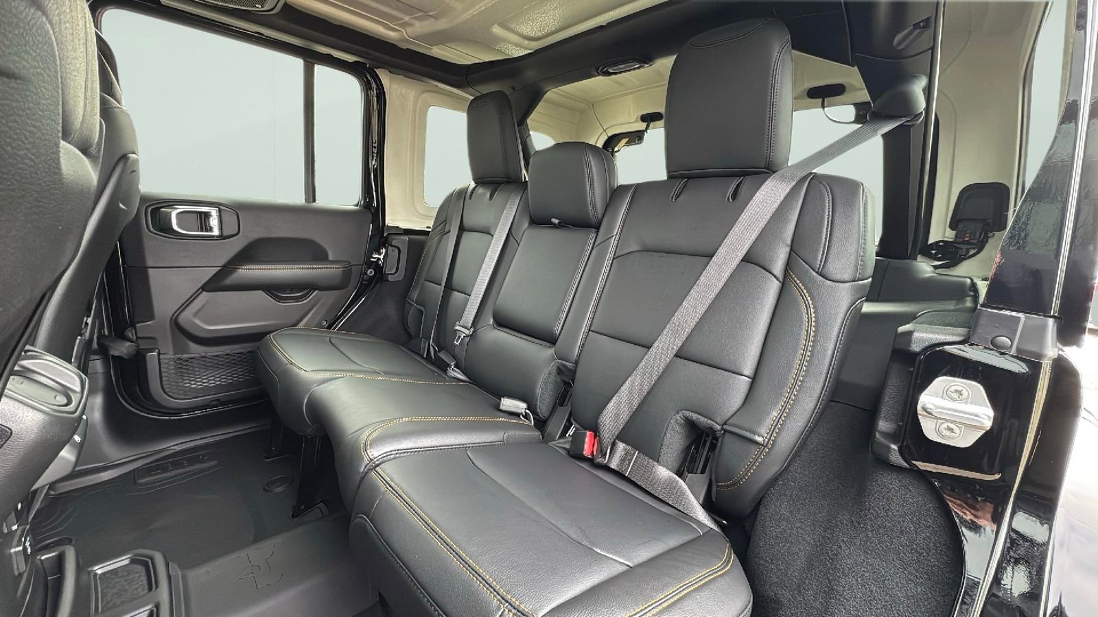 New 2026 Jeep Wrangler Unlimited Sahara AWD/4WD image 25
