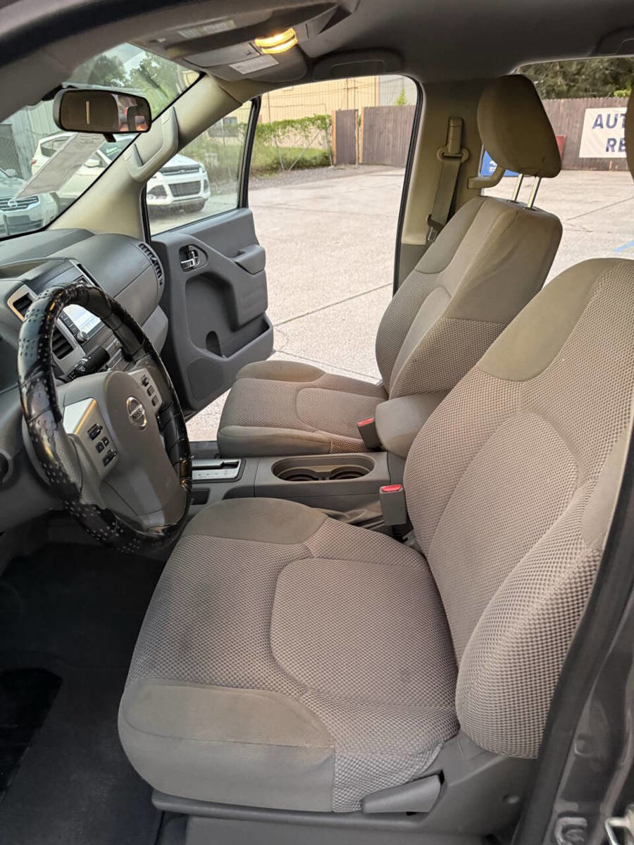 Used 2019 Nissan Frontier SV image 10