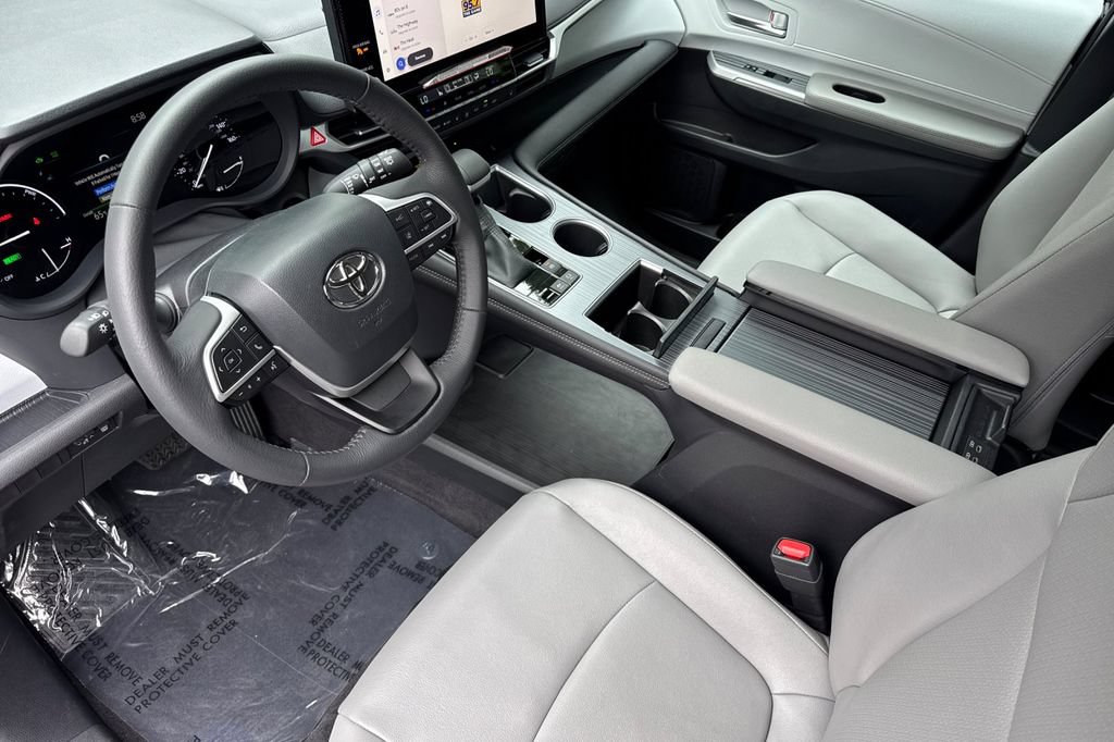 Certified 2025 Toyota Sienna XLE w/ XLE Plus Package AWD/4WD image 9