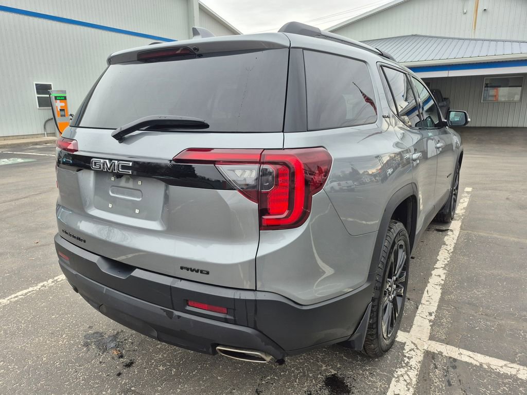 Used 2023 GMC Acadia SLE w/ Driver Convenience Package image 5