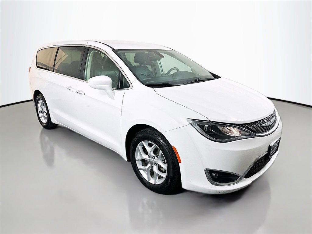 Used 2018 Chrysler Pacifica Touring Plus w/ Tire & Wheel Group image 1