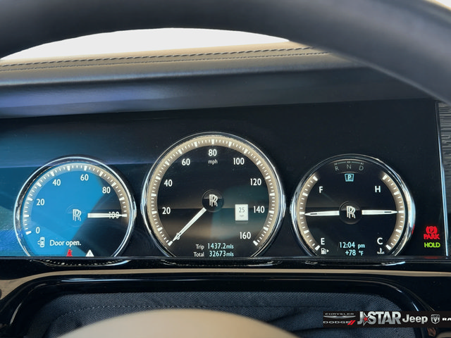 Used 2022 Rolls-Royce Phantom Sedan RWD image 38