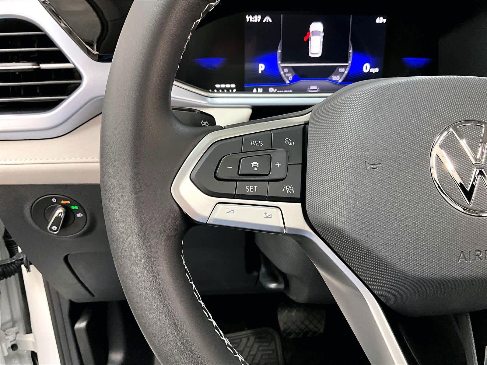New 2026 Volkswagen Taos SE AWD/4WD image 17