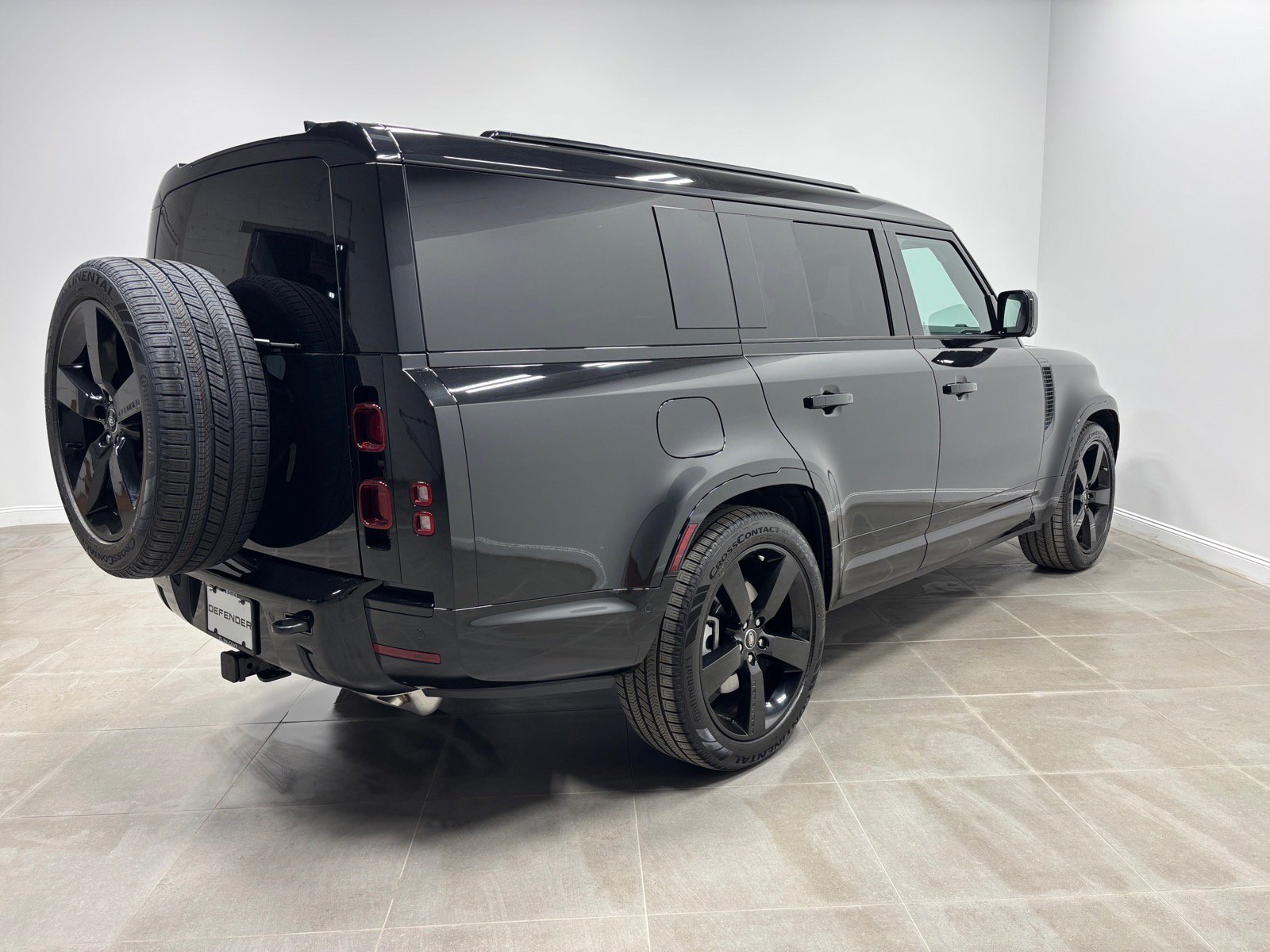 New 2025 Land Rover Defender 130 X-Dynamic SE AWD/4WD image 6