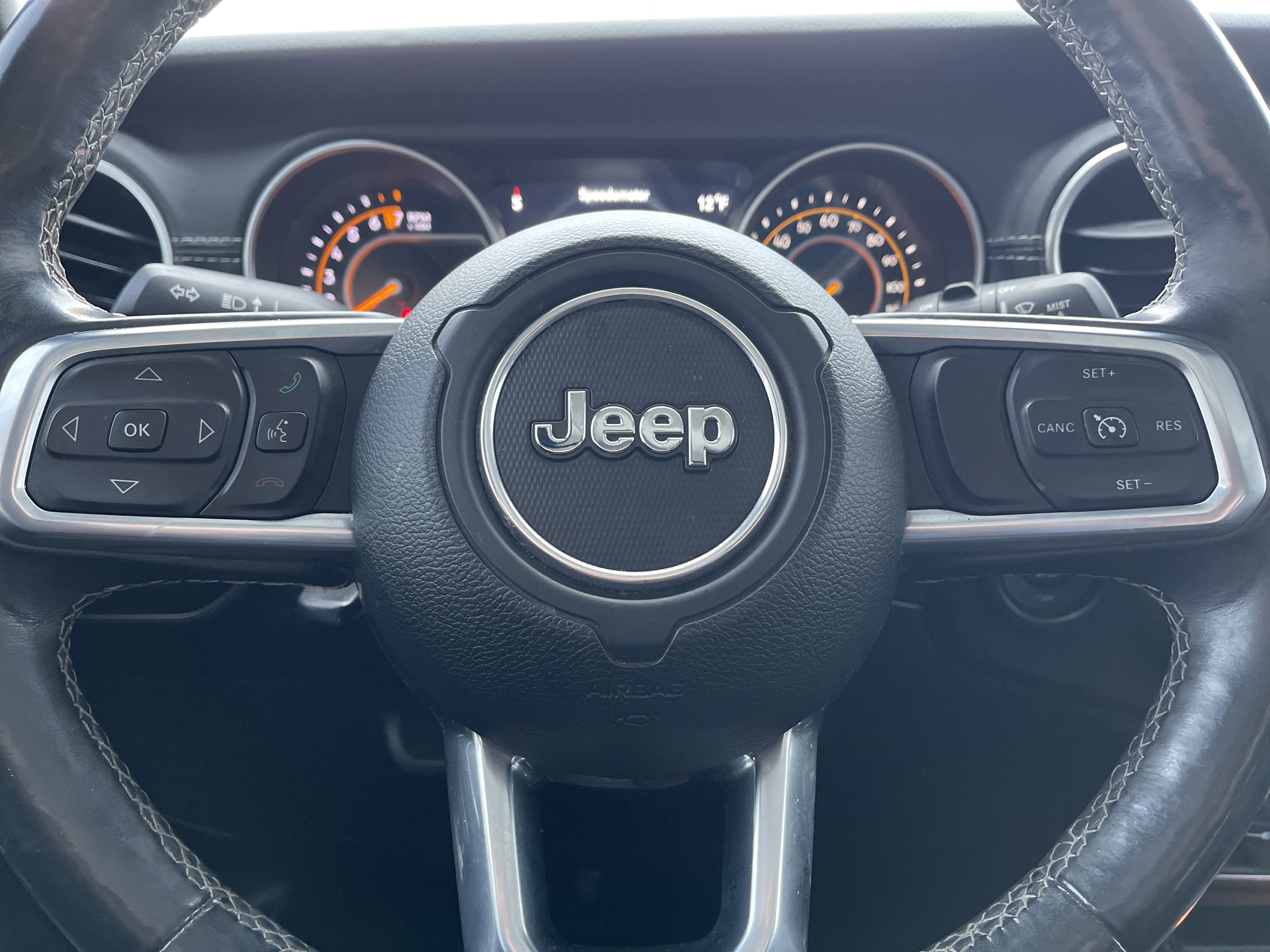 Used 2018 Jeep Wrangler Unlimited Sahara w/ Uconnect 4C Nav & Sound Group AWD/4WD image 14
