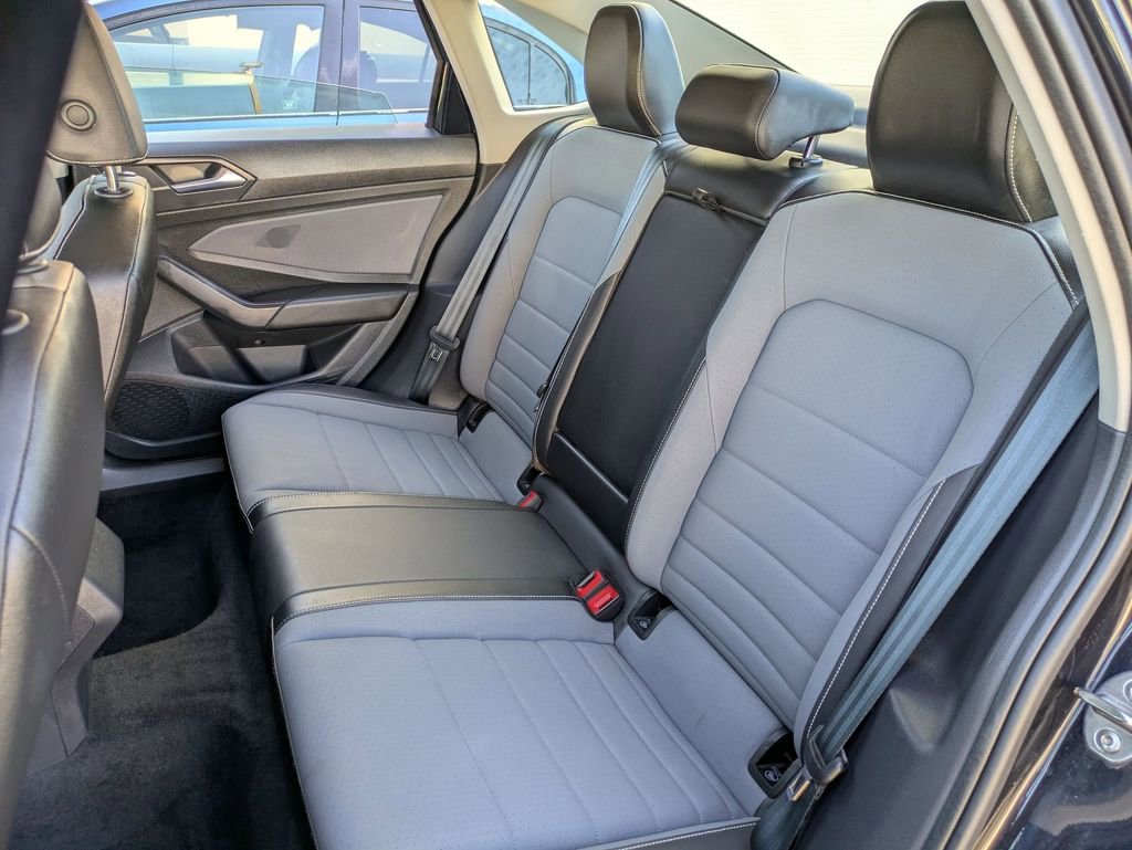 Used 2025 Volkswagen Jetta SE image 24
