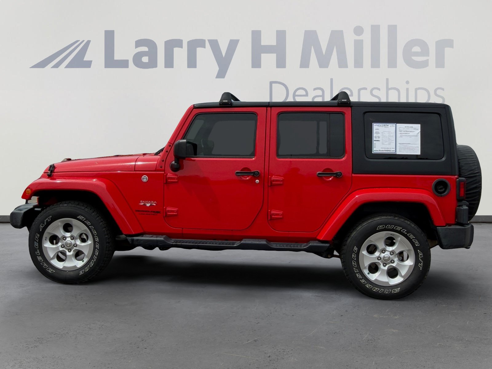 Used 2018 Jeep Wrangler Unlimited Sahara w/ Connectivity Group AWD/4WD image 3