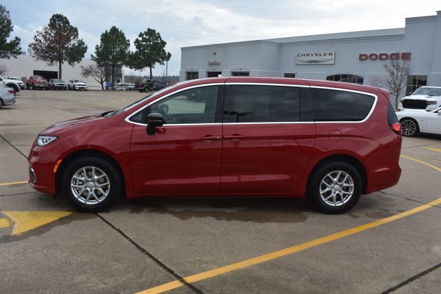 New 2026 Chrysler Pacifica Select image 9