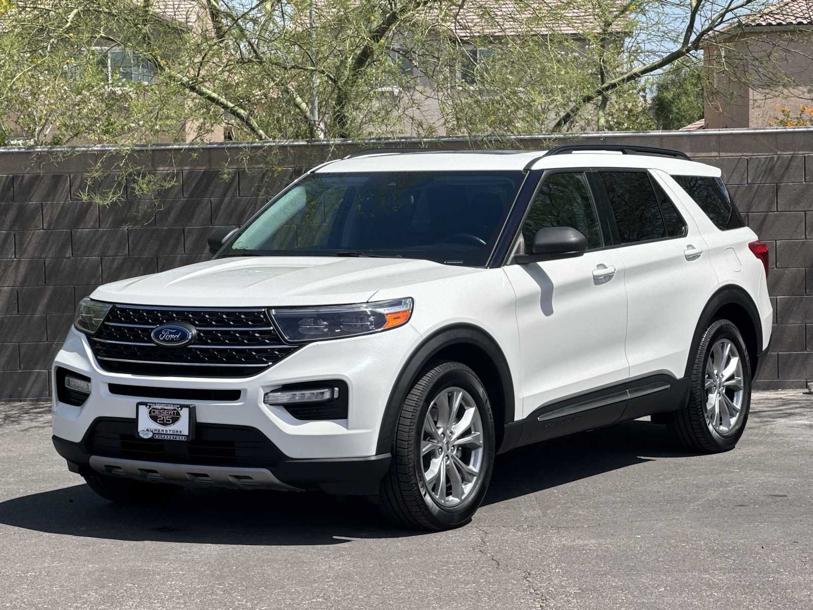 Used 2021 Ford Explorer XLT w/ Equipment Group 202A RWD image 4