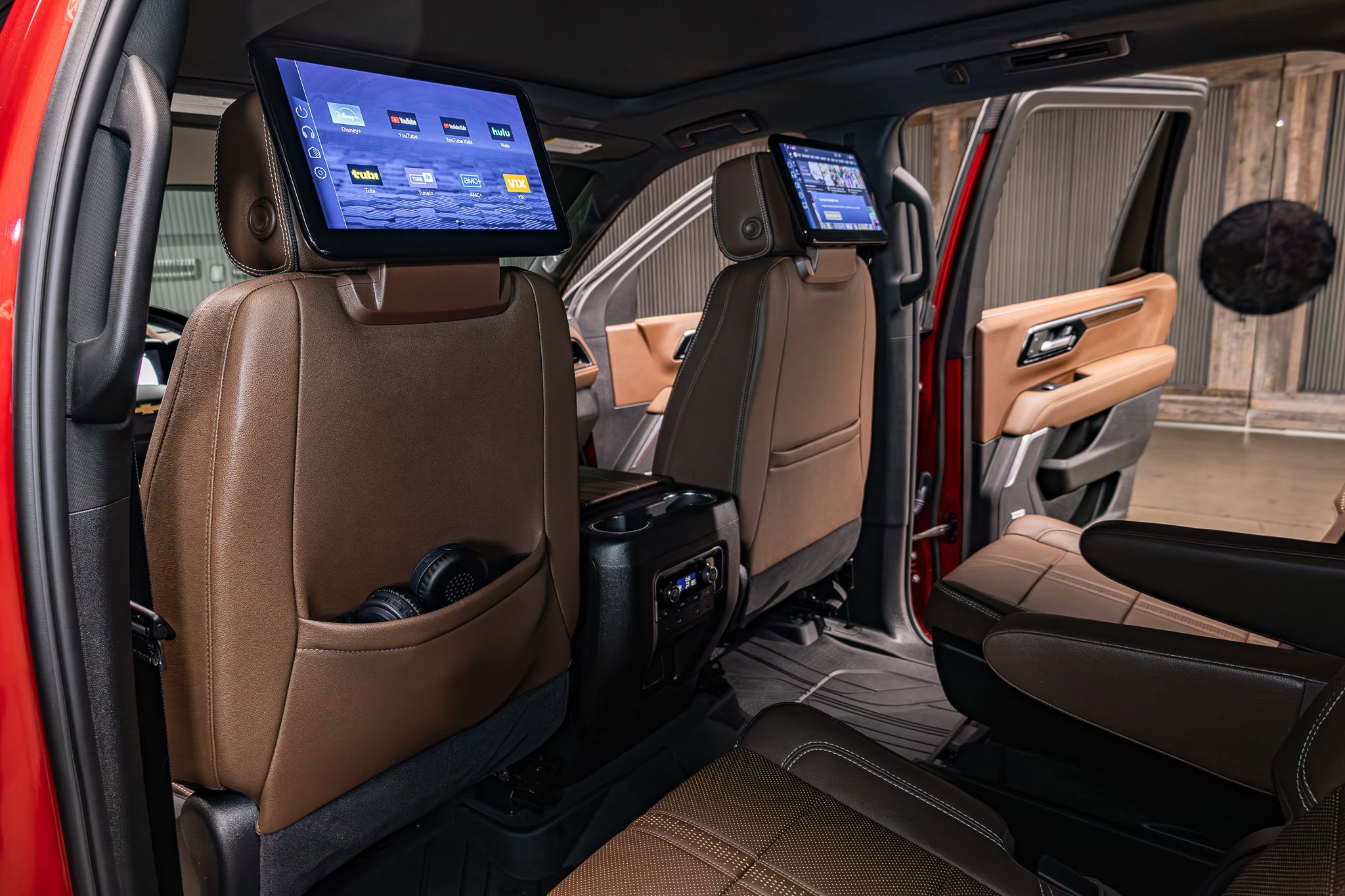 Used 2025 Chevrolet Tahoe High Country AWD/4WD image 22