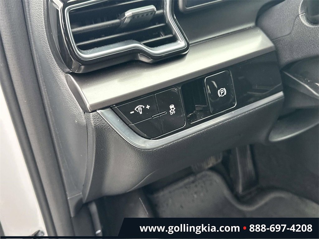 Certified 2025 Kia Sportage EX image 17