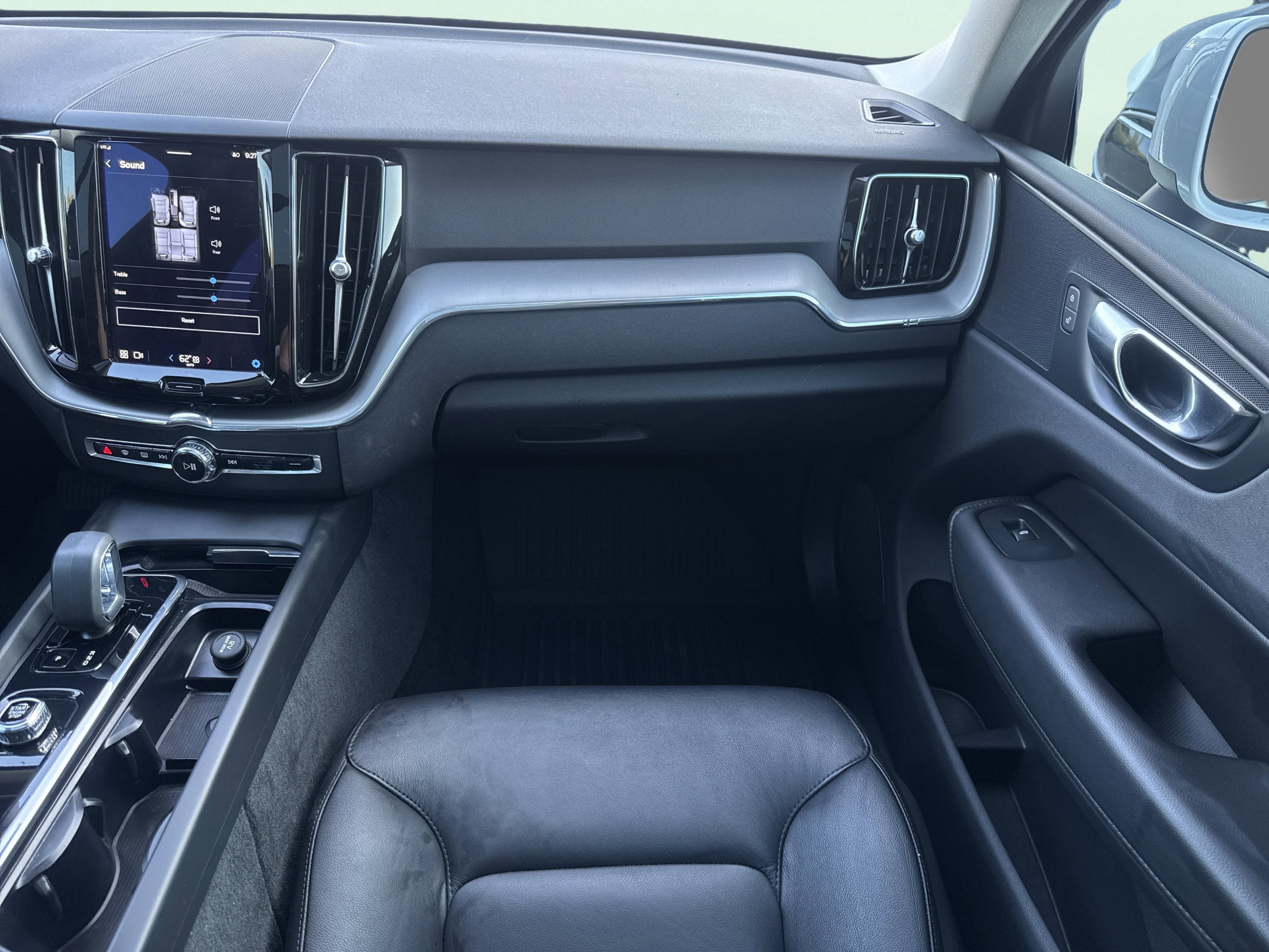 Used 2023 Volvo XC60 B5 Core image 54