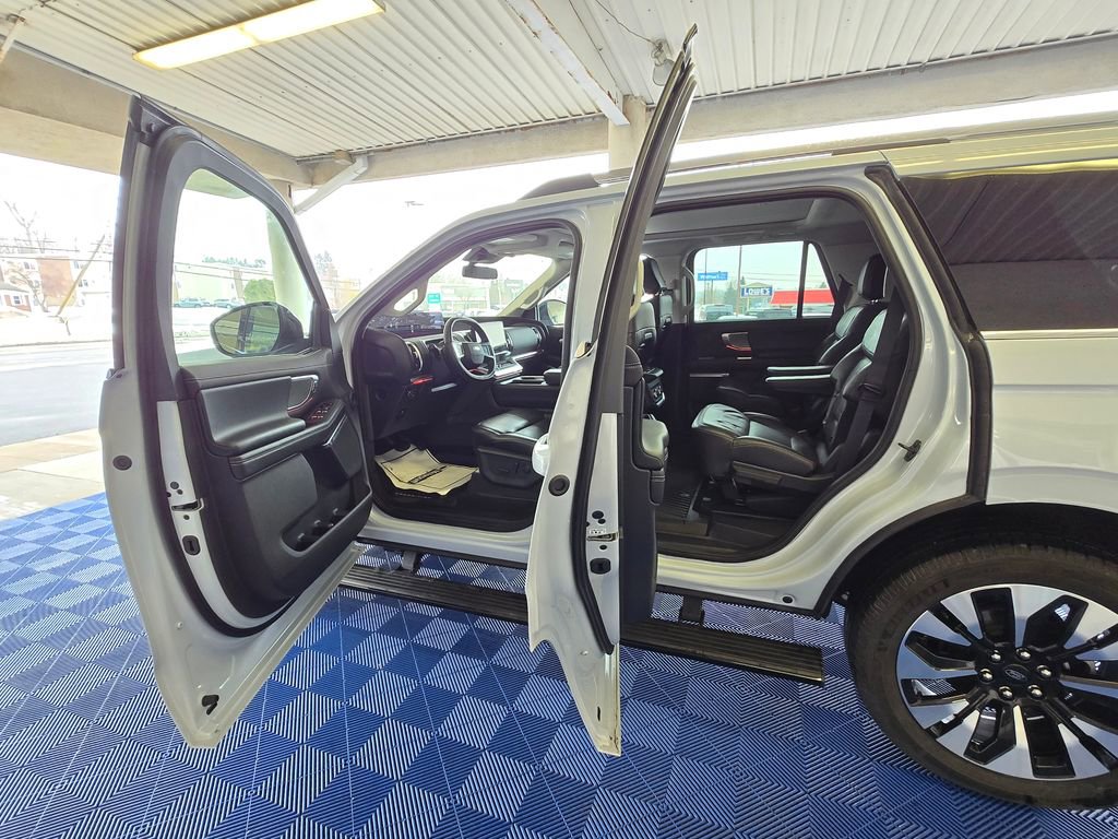 Used 2025 Ford Expedition Platinum w/ Driver's Package image 23