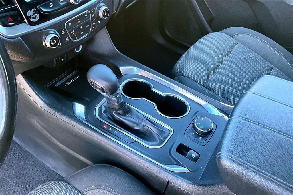 Used 2023 Chevrolet Traverse LT image 16