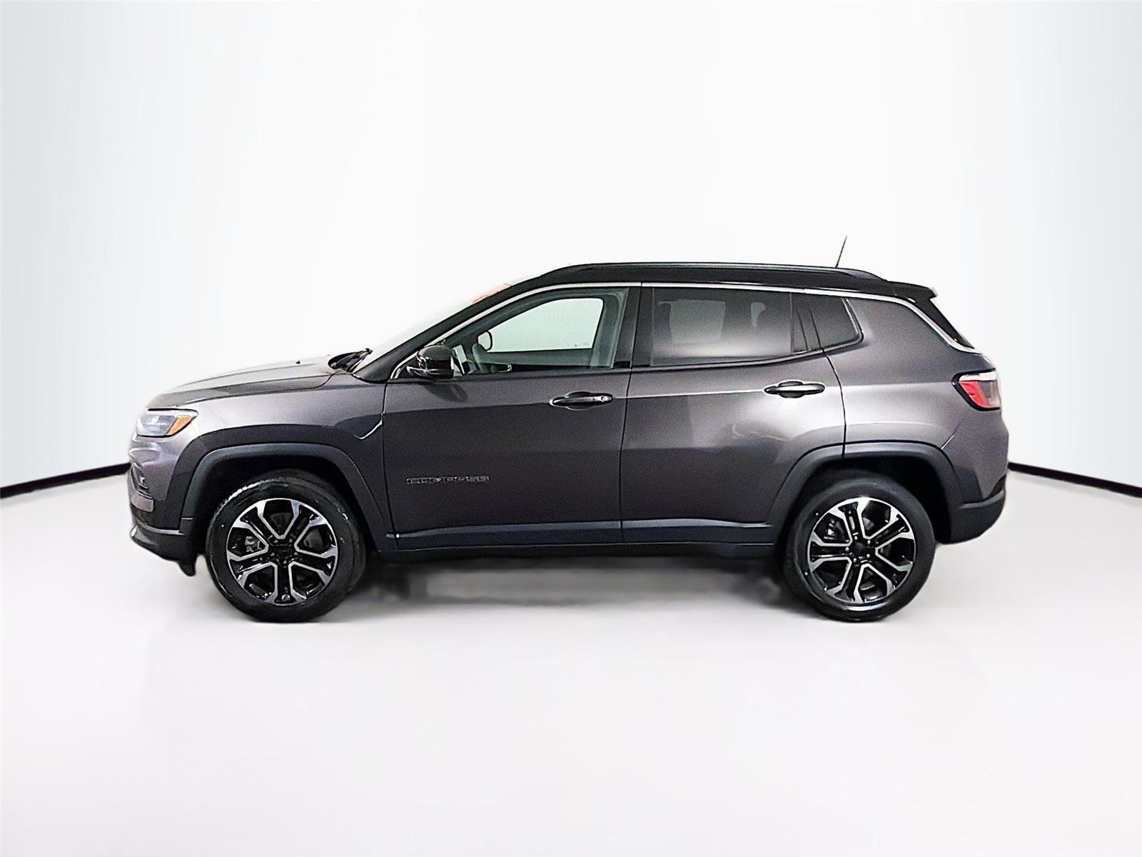 Used 2023 Jeep Compass Limited image 4