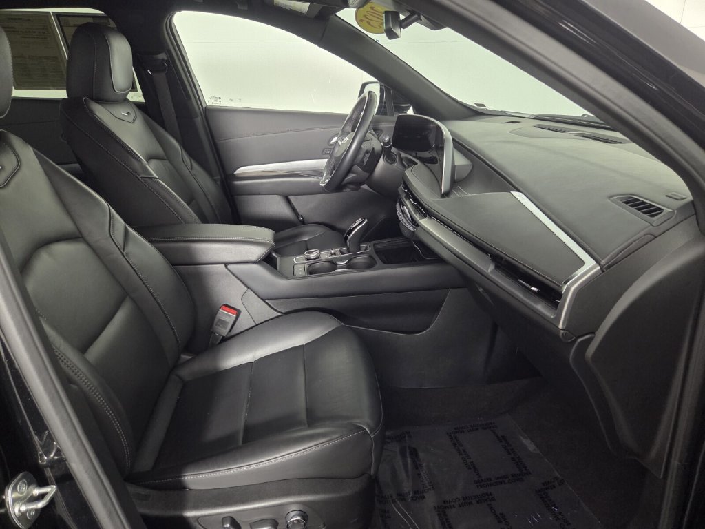 Used 2025 Cadillac XT4 Premium Luxury FWD image 31